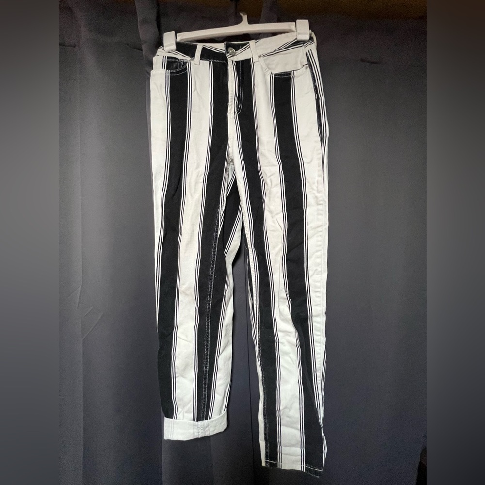BDG Urban Outfitters Mom Jeans W26